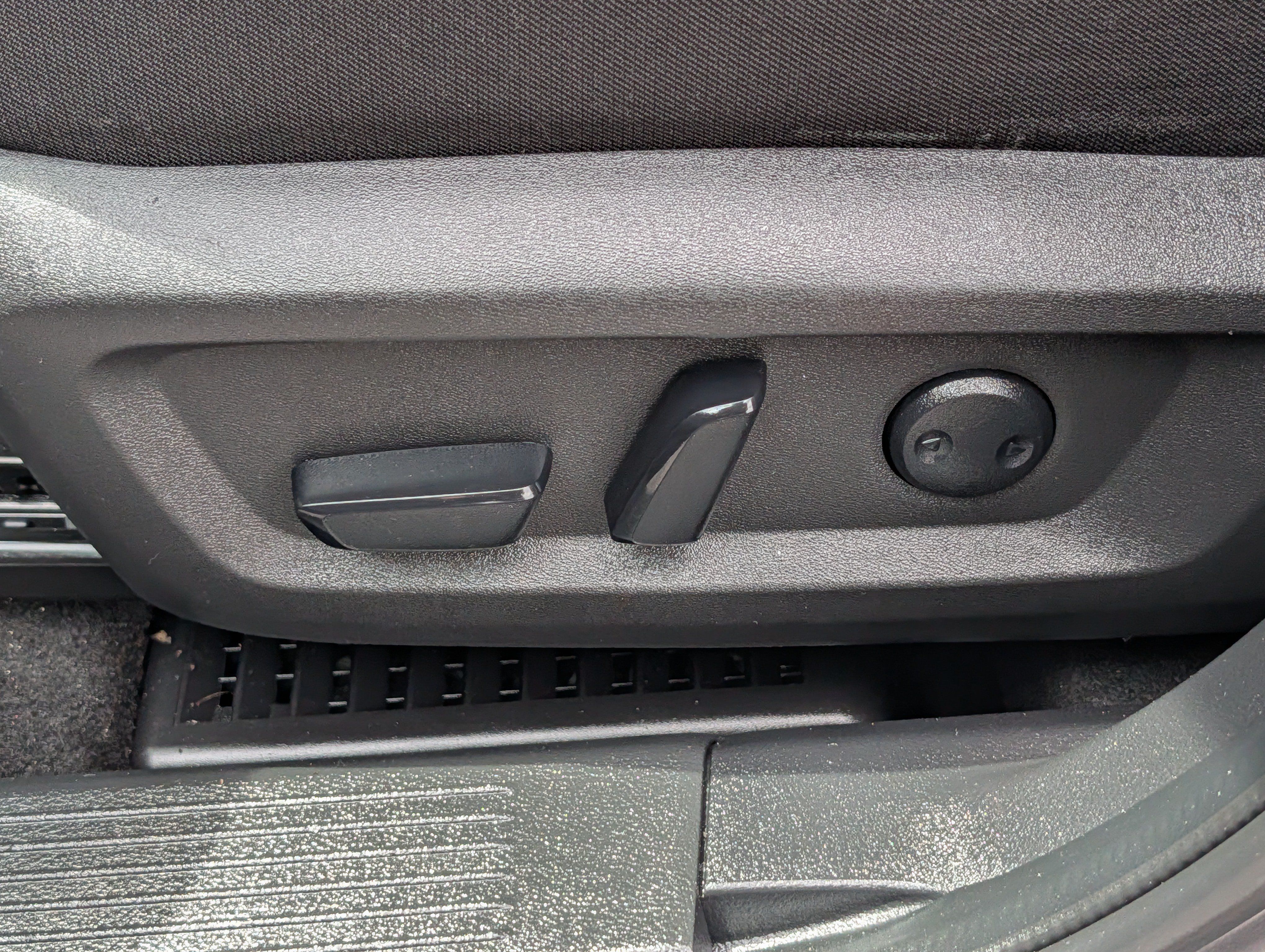 Used 2023 Nissan Rogue SV AWD/4WD image 20