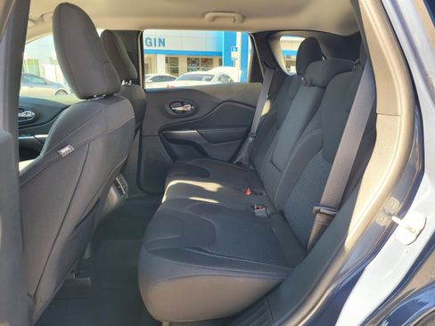 Used 2019 Jeep Cherokee Latitude w/ Popular Appearance Group image 22