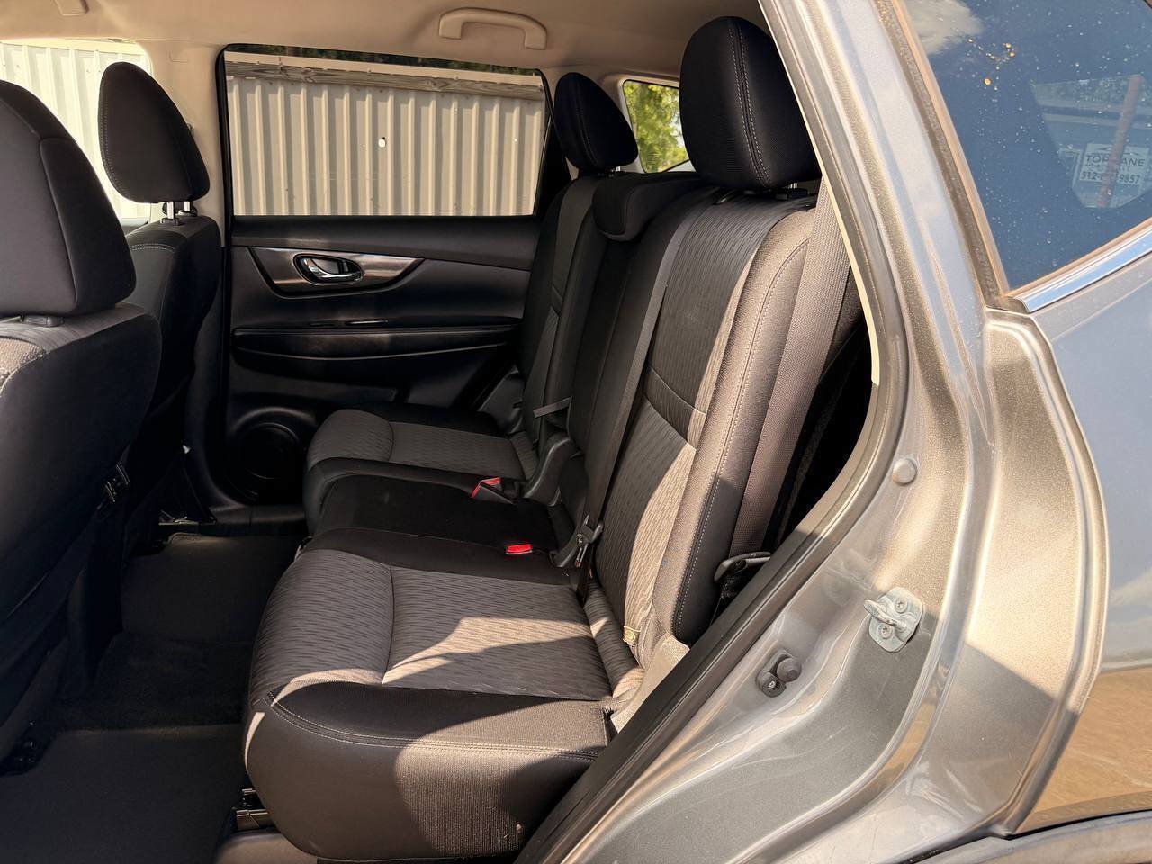 Used 2017 Nissan Rogue SV FWD image 13