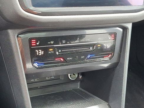 Used 2022 Volkswagen Tiguan SE w/ Panoramic Sunroof Package image 27