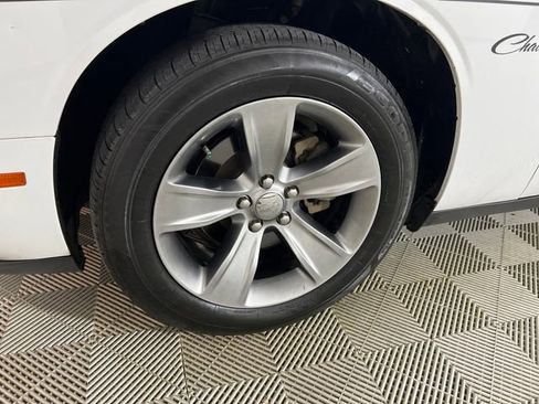 Used 2015 Dodge Challenger SXT image 24