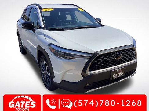 Used 2025 Toyota Corolla Cross XLE FWD image 1