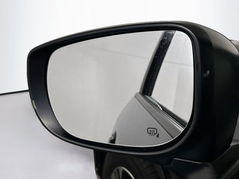 Used 2024 Subaru Crosstrek 2.0i Premium AWD/4WD image 16
