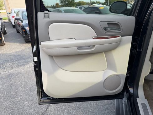 Used 2011 Chevrolet Avalanche LTZ image 26