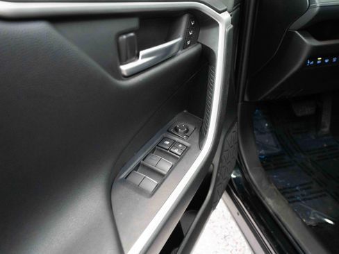 Used 2020 Toyota RAV4 Limited AWD/4WD image 7