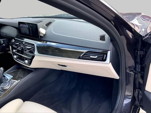 Used 2020 BMW 530i w/ Convenience Package RWD image 19