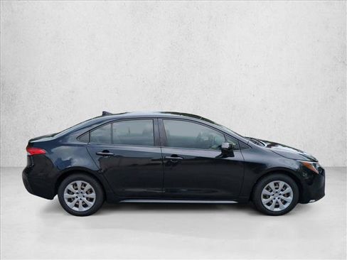Used 2020 Toyota Corolla LE FWD image 4