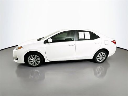 Used 2017 Toyota Corolla LE image 4