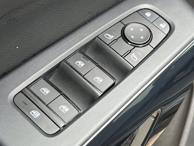 Used 2024 Nissan Pathfinder SV AWD/4WD image 16