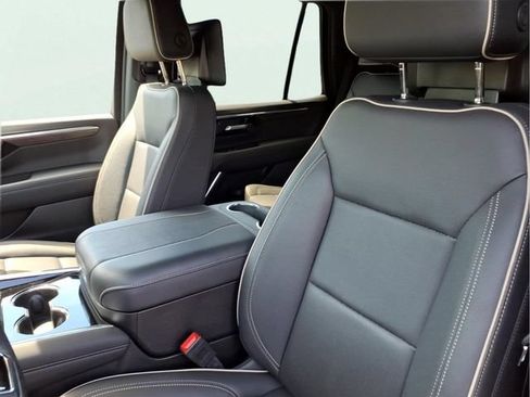 Used 2025 Chevrolet Tahoe Premier AWD/4WD image 7