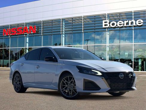 Used 2024 Nissan Altima 2.0 SR image 1