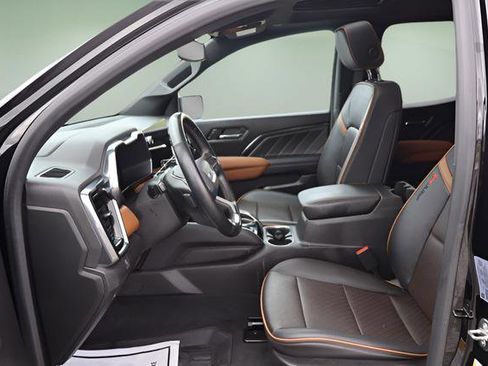 Used 2023 GMC Canyon AT4 w/ AT4 Premium Package image 13