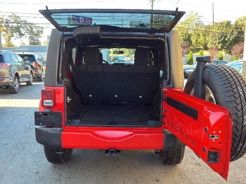 Used 2016 Jeep Wrangler Unlimited Sahara w/ Max Tow Package image 25