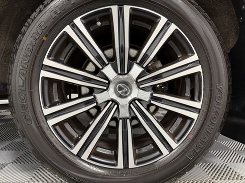 Used 2019 Lexus LX 570 4WD w/ Luxury Package image 43