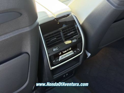 Used 2024 BMW X7 xDrive40i w/ Executive Package AWD/4WD image 15