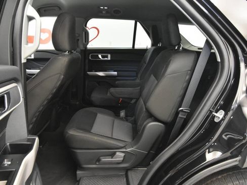 Used 2022 Ford Explorer XLT image 13