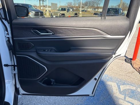 Used 2021 Jeep Grand Cherokee L Limited image 46