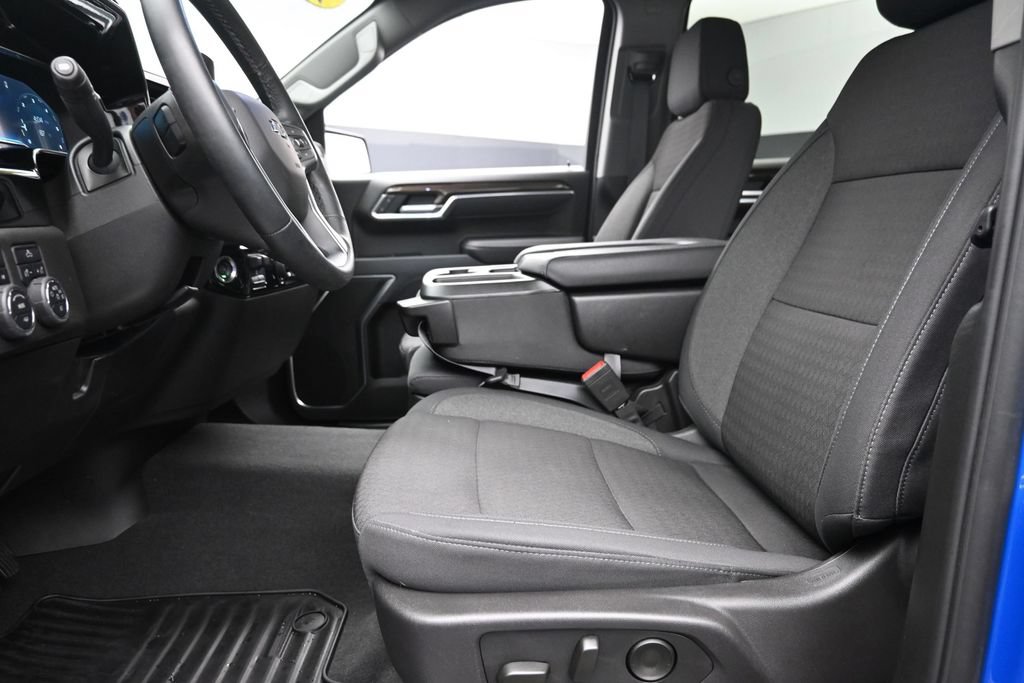 Used 2025 Chevrolet Silverado 1500 RST AWD/4WD image 16