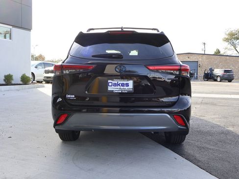 Used 2021 Toyota Highlander Limited image 6