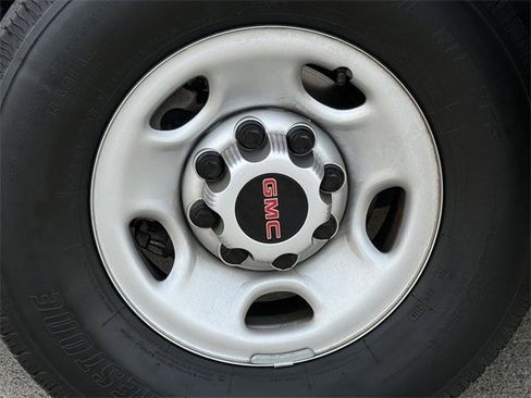 Used 2024 GMC Savana 2500 w/ Driver Convenience Package image 11