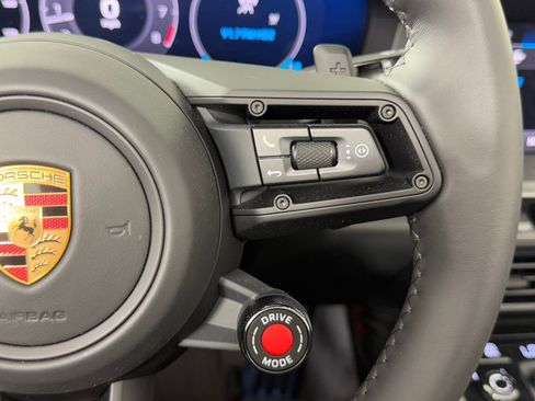 Used 2025 Porsche 911 Carrera image 18