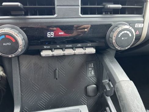 Used 2024 Toyota Tacoma TRD Off-Road AWD/4WD image 15