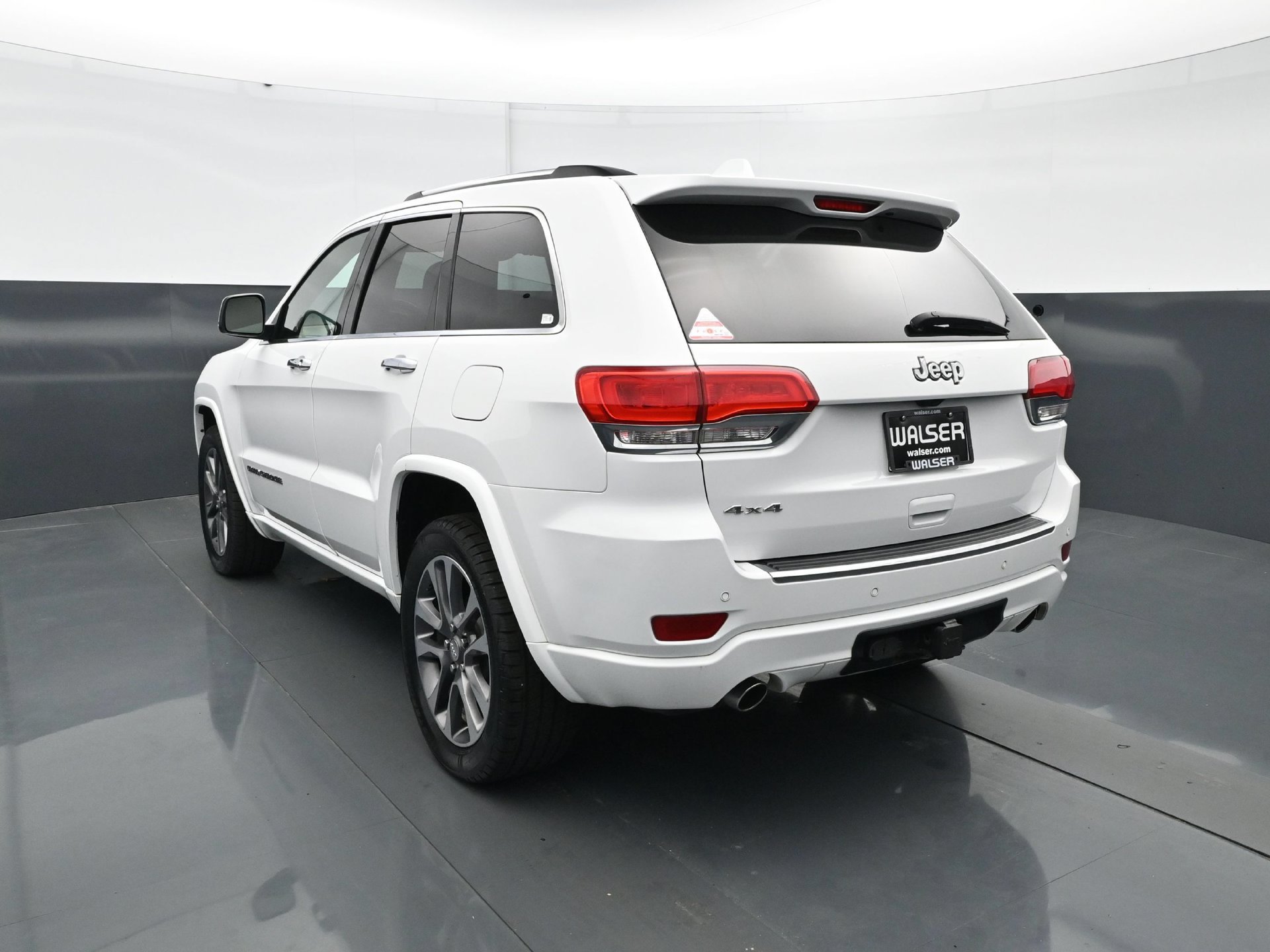 Used 2017 Jeep Grand Cherokee Overland AWD/4WD image 5