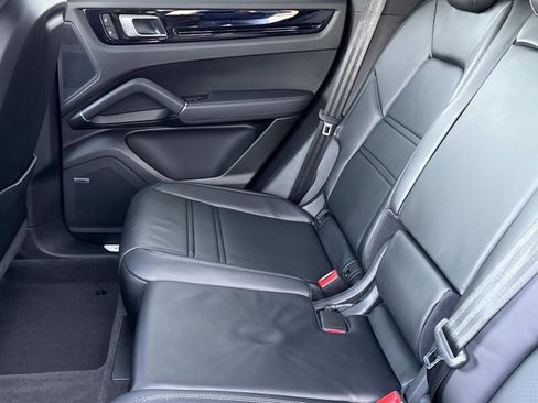 Used 2023 Porsche Cayenne Coupe image 13