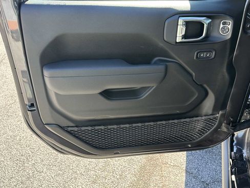 New 2026 Jeep Wrangler Unlimited Rubicon w/ Safety Group image 10