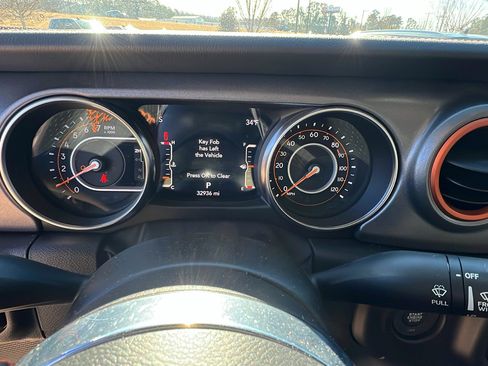 Used 2023 Jeep Gladiator Mojave w/ Cold Weather Group image 30