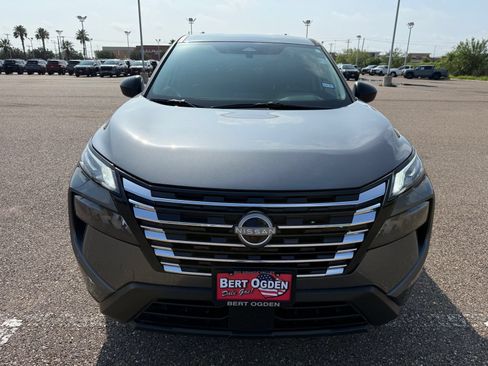 Used 2025 Nissan Rogue S FWD image 2