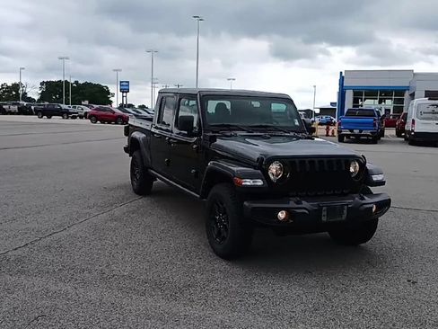 Used 2023 Jeep Gladiator Sport AWD/4WD image 5