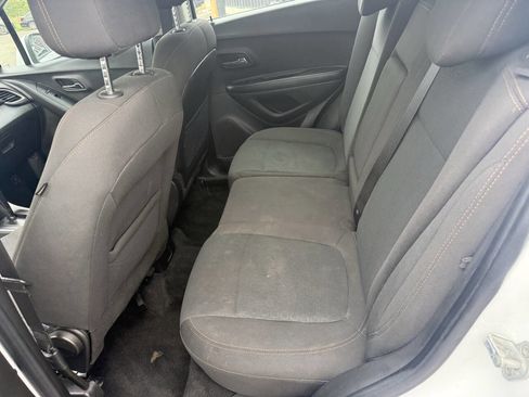 Used 2021 Chevrolet Trax LS image 19