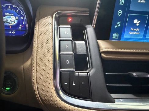 Used 2023 Chevrolet Tahoe Premier AWD/4WD image 27