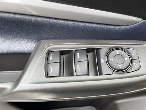Used 2022 Chevrolet Bolt EUV LT w/ Convenience Package FWD image 16
