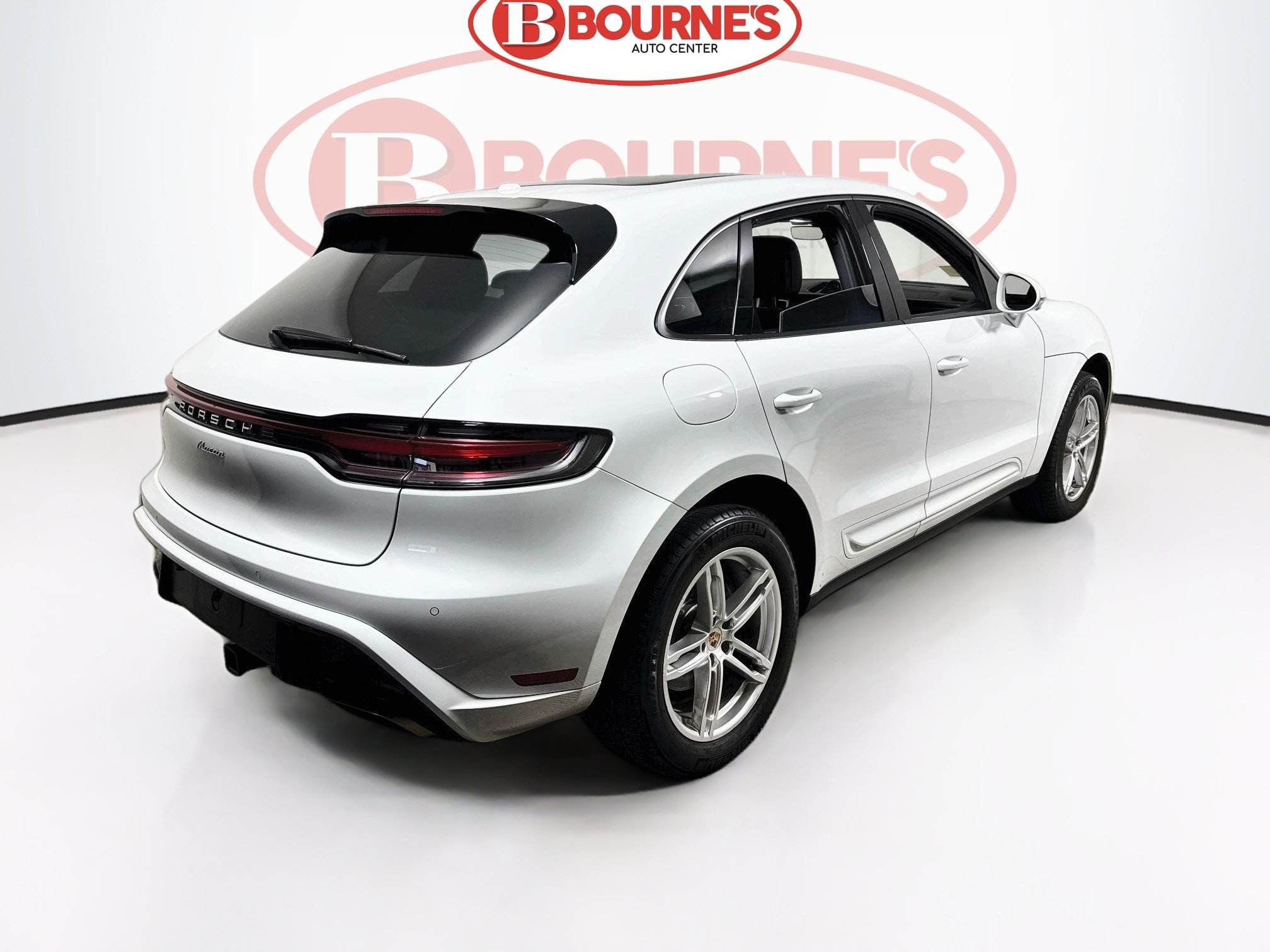 Used 2023 Porsche Macan AWD/4WD image 12