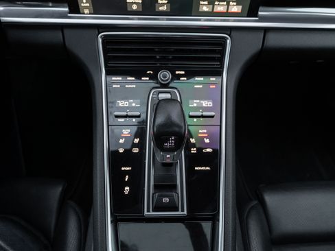 Used 2017 Porsche Panamera image 69
