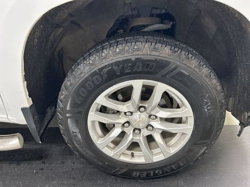 Used 2022 Chevrolet Silverado 1500 LT AWD/4WD image 8
