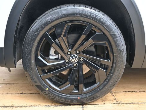 Used 2023 Volkswagen Atlas SE w/ Panoramic Sunroof Package image 12