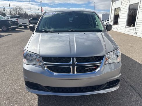 Used 2019 Dodge Grand Caravan SE image 2