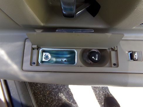 Used 1996 Cadillac De Ville Sedan FWD image 60