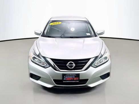 Used 2018 Nissan Altima 2.5 S w/ S Convenience Package FWD image 2