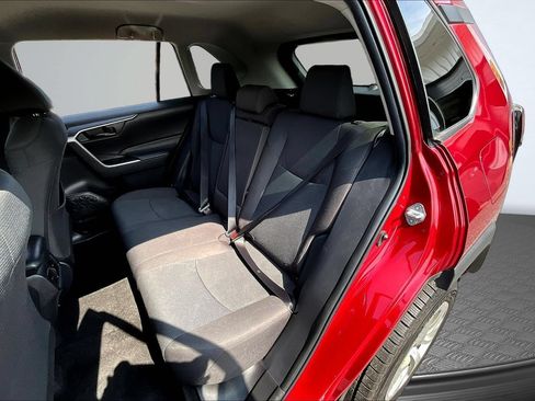 Used 2022 Toyota RAV4 LE FWD image 19