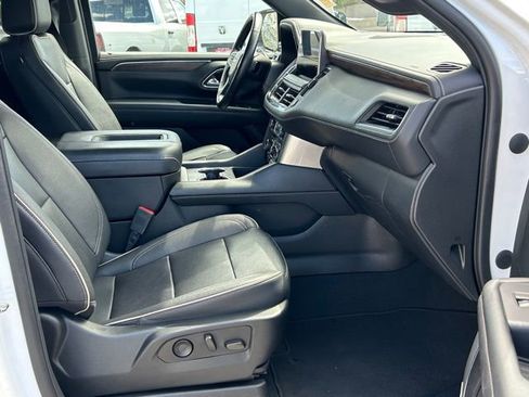 Used 2023 Chevrolet Suburban Premier AWD/4WD image 15