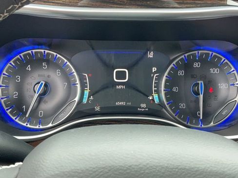 Used 2023 Chrysler Pacifica Limited FWD image 33