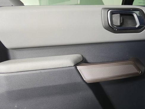 Used 2023 Ford Bronco Black Diamond w/ Sasquatch Package image 13