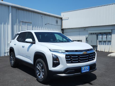 New 2026 Chevrolet Equinox LT w/ Convenience Package II FWD image 7