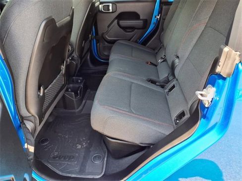 Used 2024 Jeep Gladiator Rubicon w/ Technology Group image 12