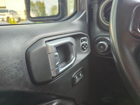 Used 2018 Jeep Wrangler Unlimited Sport S AWD/4WD image 33