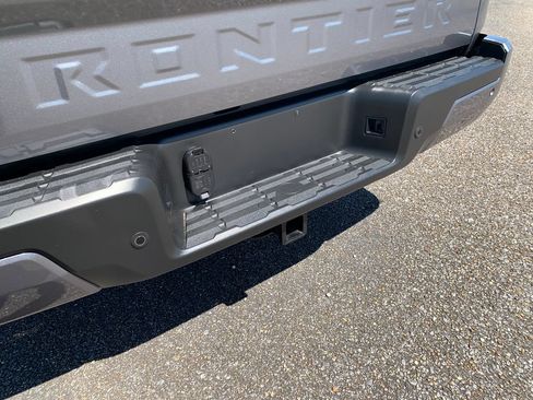 Used 2025 Nissan Frontier SV w/ SV Convenience Package RWD image 8